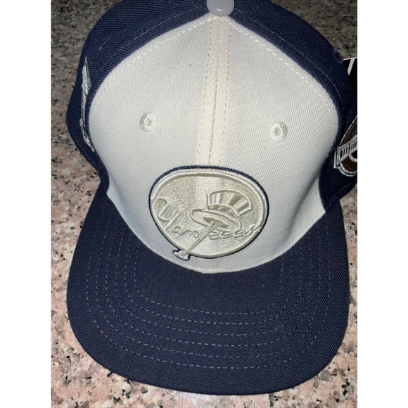 New York Yankees MLB Tonal Logo SnapBack Ivory/Blue - Picture 1 of 11